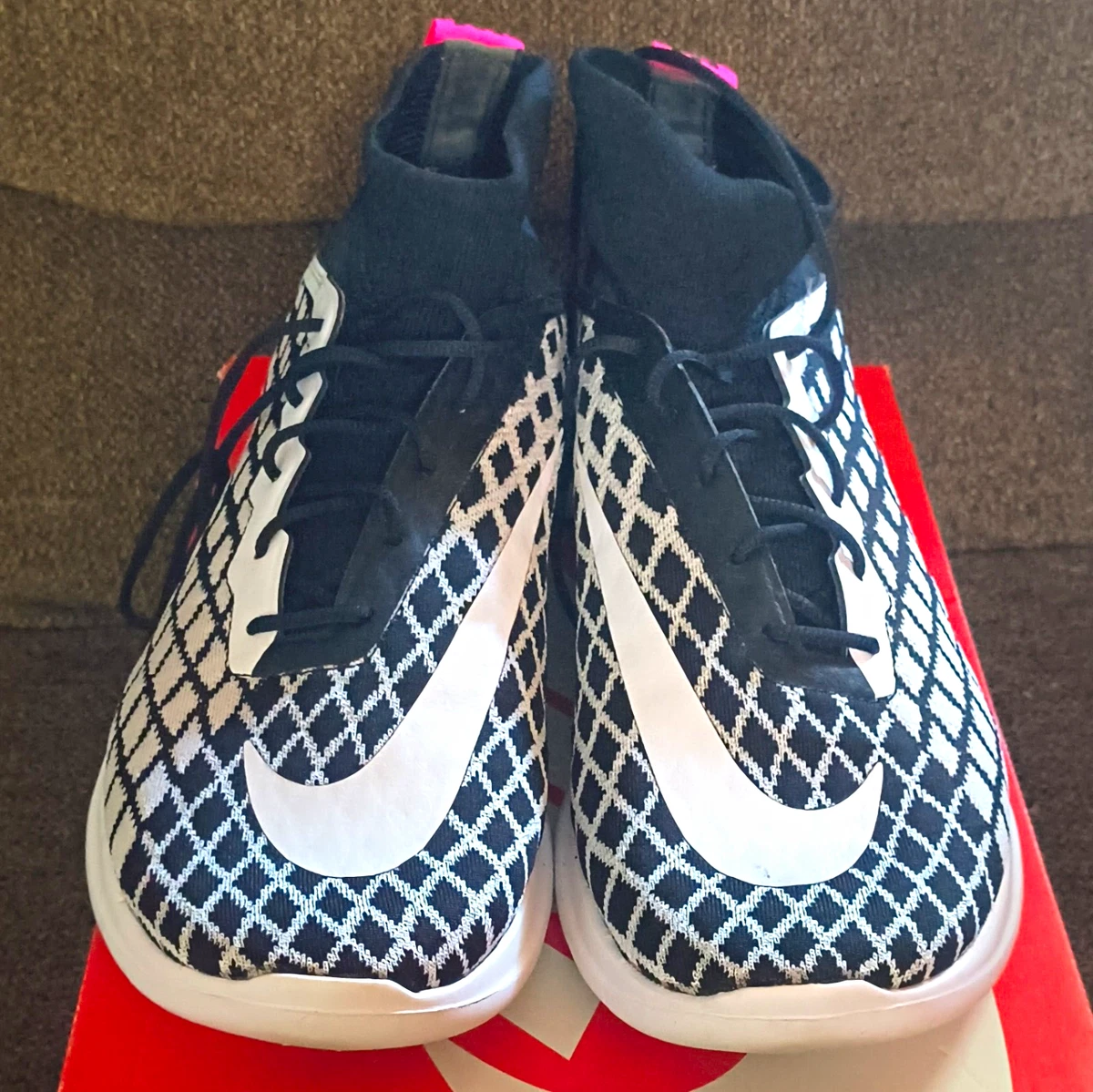 ナイキフリーハイパーベノム3FC フライニット新品 Nike Free Hypervenom 3 FC Flyknit Black White for Sale