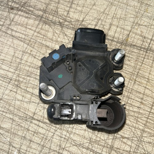 Used Valeo OEM Alternator Voltage Regulator OEM # 2608314 - Picture 3 of 3