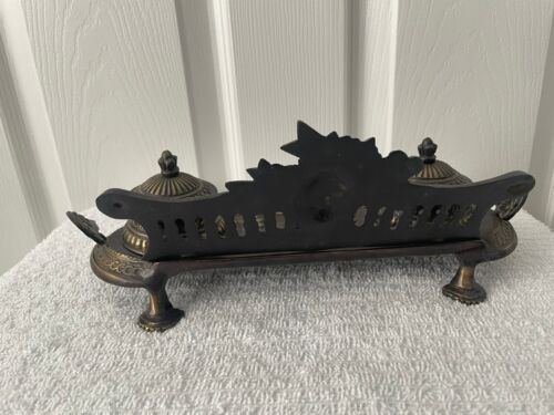 Scrivania antica vintage decorata ottone metallo doppio supporto inchiostro - - Foto 3 di 3