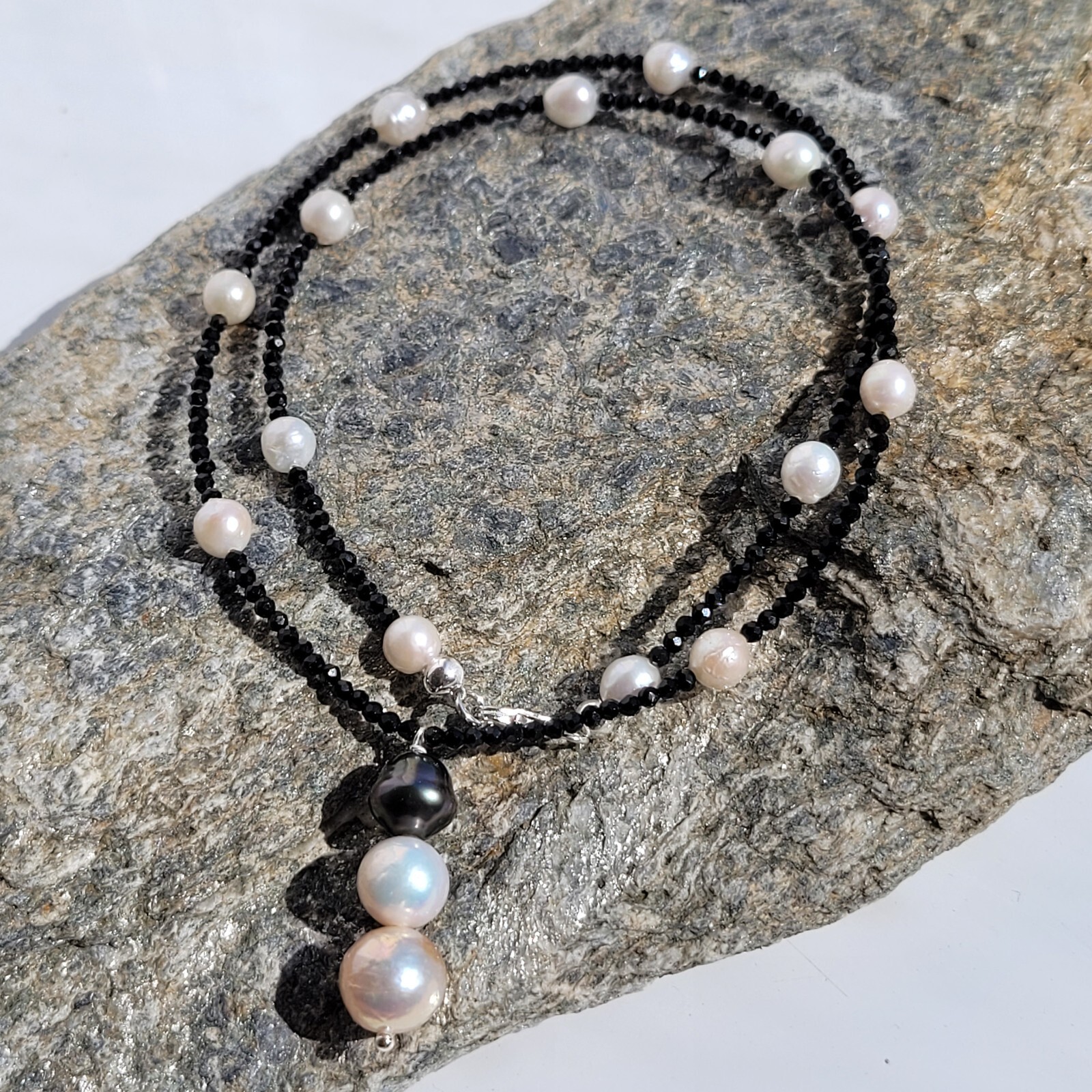 Collier perle noire de Tahiti et spinelle noire 1000 - Joaillerie de luxe en perles