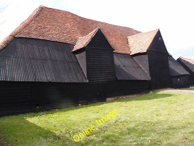 Photo 12x8 Traditional barn in Good Easter A vernacular style barn meaning c2013