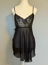 VICTORIA'S SECRET CHEMISE SIZE:M BLACK PLEATED SLEEP DRESS LACE DETAIL SIDE SLIT