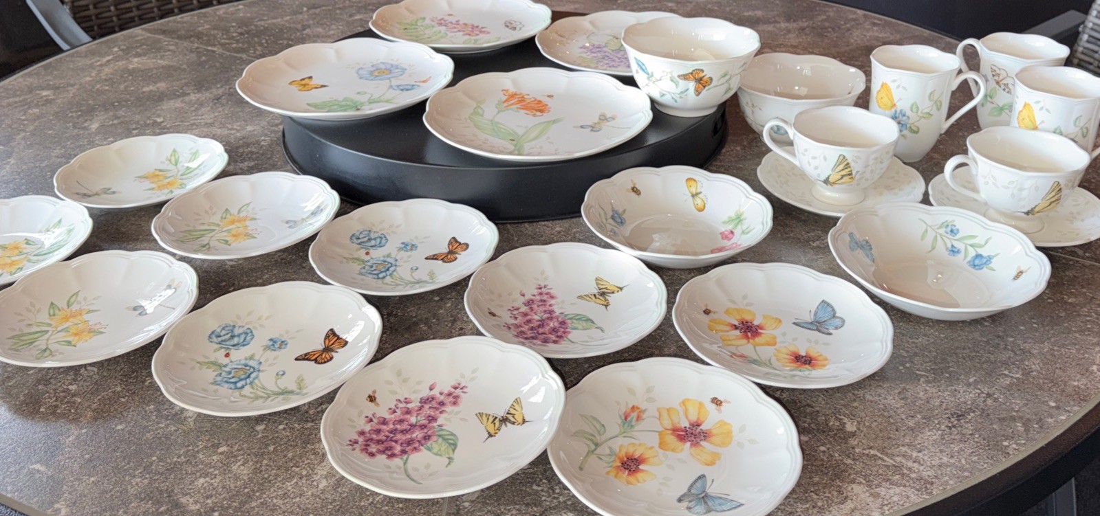 Of 26 Lenox Butterfly Meadow🦋 Plates Scalloped Lunch, Bre