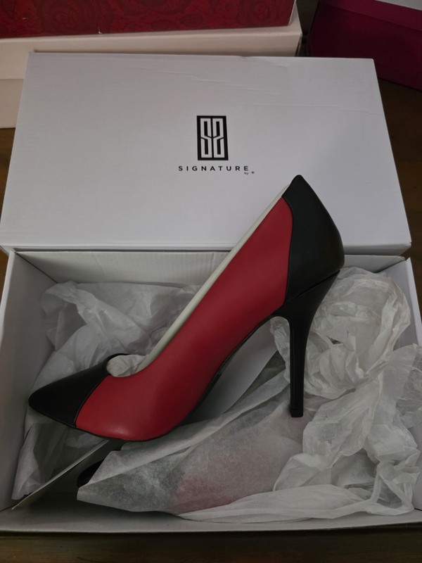 New Signature Melvyna Red/black Heels Sz 8.5