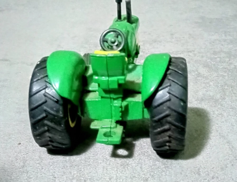 Ertl 1:43 - JOHN DEERE 830 - VERSIONE USA - Immagine 2 di 3
