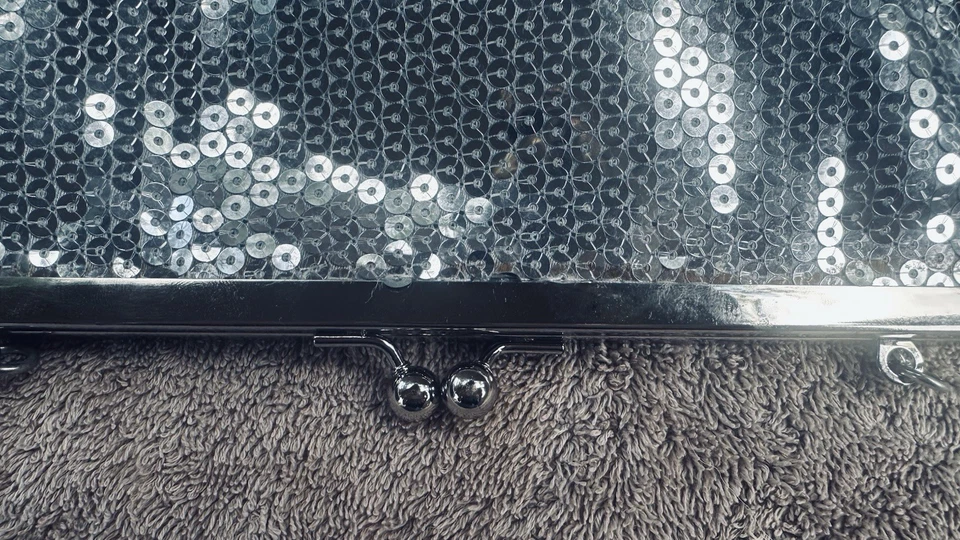 Bolso clutch Ann Taylor Loft plateado lentejuelas monedero noche fiesta cóctel 10x5 Foto 4 de 4