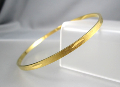 Vintage MONET Ribbed Textured Gold Tone SZ XL Bangle Bracelet 9962