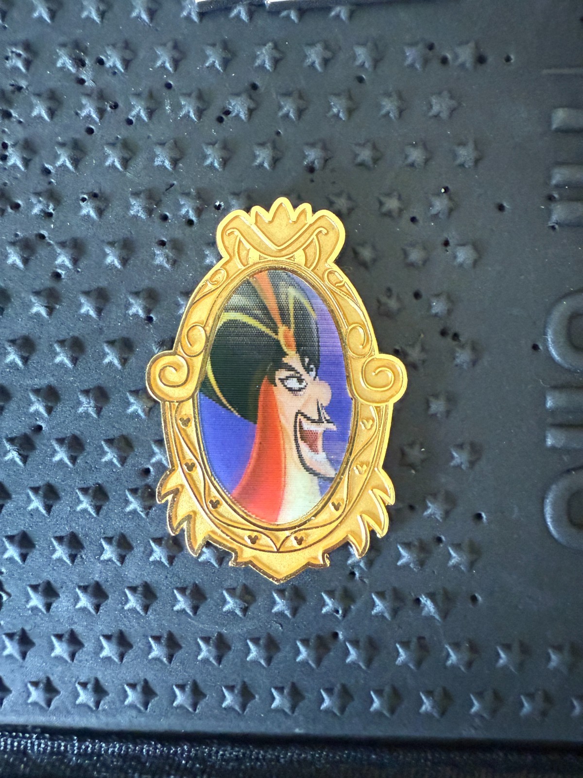 Disney 2001 Villain Lenticular Pin Jafar Aladdin Gold Frame Portrait LE 5000 Pin