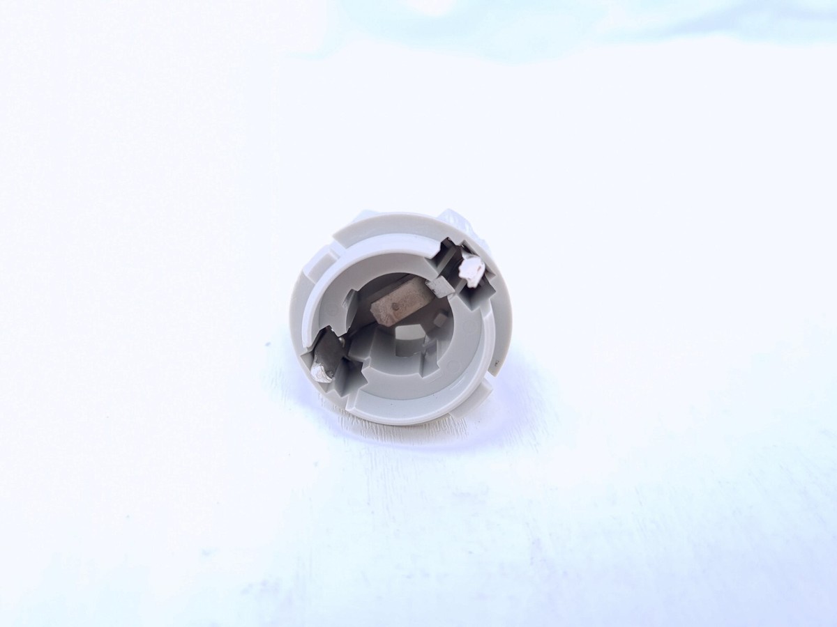 VOLVO V70 XC70 TAILLIGHT BULB SOCKET 30764738 OEM | eBay VOLVO V70 XC70 TAILLIGHT BULB SOCKET 30764738 OEM | eBay