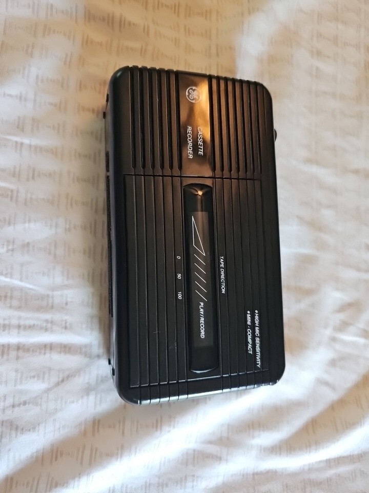 【中古品】GE Compact Cassette Recorder 3-5301B by GE(中古品) Ge Vtg Portable Cassette Player Recorder 3-5301B Charger Included