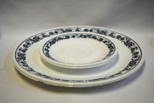 2 Corelle Old Town Blue Onion Dinner Plates and 2 Saucers