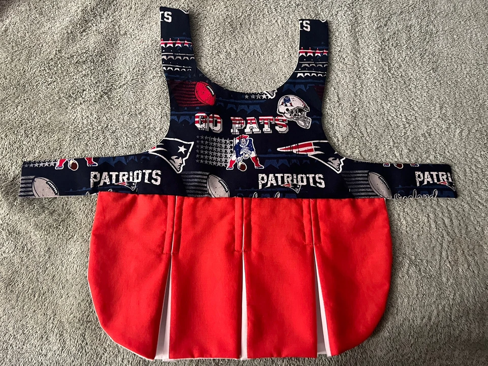 Vestido de animadora de los New England Patriots de la NFL para perro pequeño Foto 4 de 4