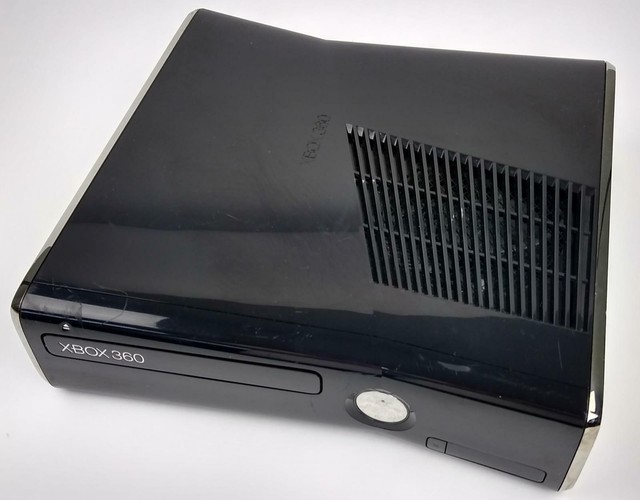 Microsoft Xbox 360 Kinect & Adventures Bundle 4GB Matte Black 