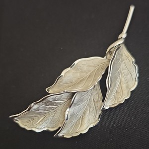 Wells Sterling Silver Leaf Brooch Signed Flowers & Plants Theme