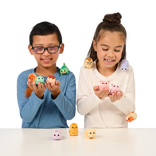 Little Live Pets NeeDees | Interactive Wearable Take-Anywhere Electronic Toy - Picture 3 of 7