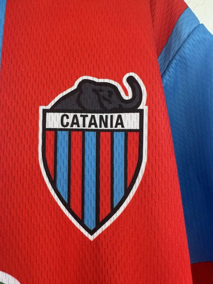 CAMISETA OFICIAL DE FUTBOL DE COLECCIÓN CATANIA MAGLIA CALCIO 10 ANNI BARRIENTOS Foto 3 de 4