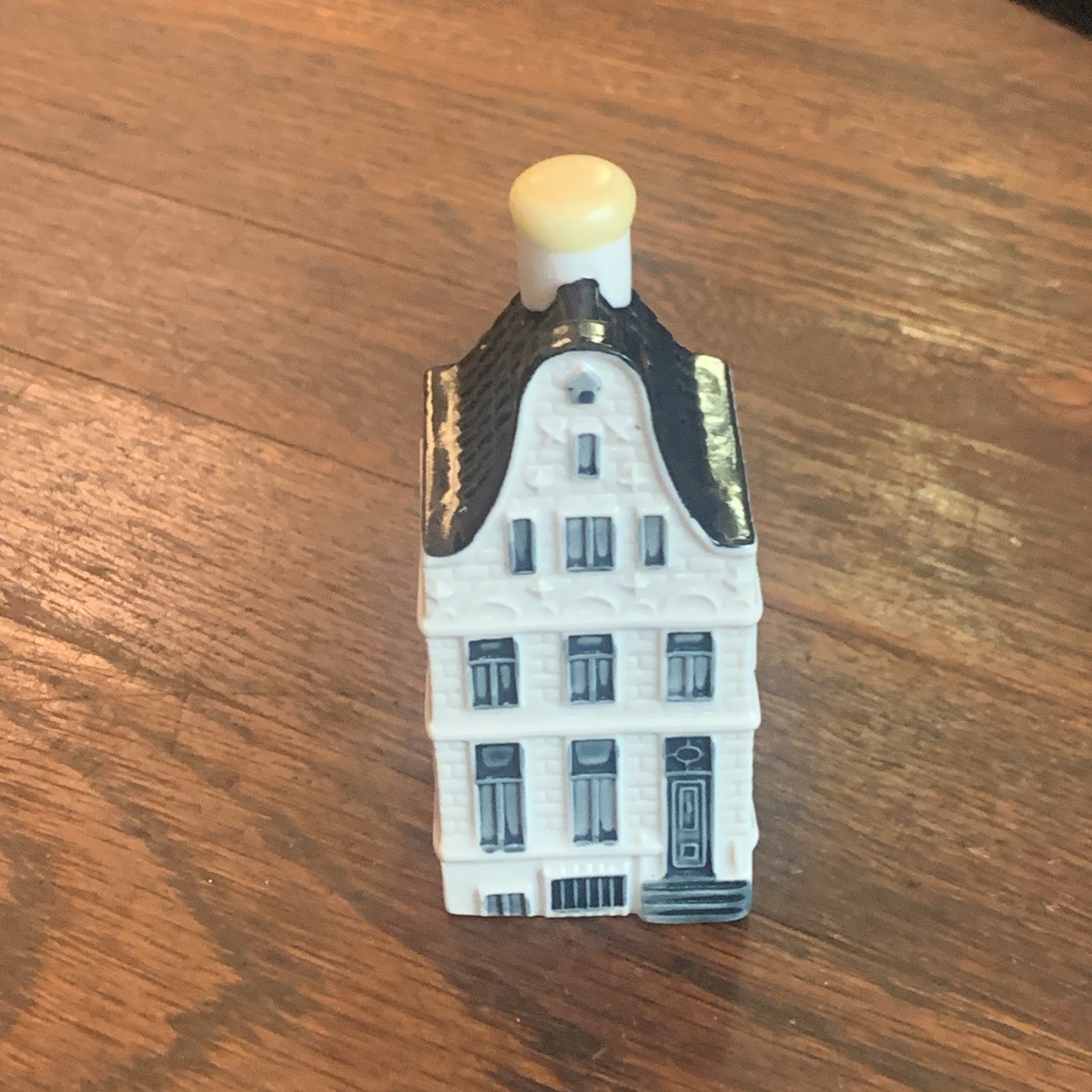 Picture 1 of 10