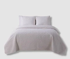 VCNY Home White Caroline Embossed 3-Piece Quilt Set Size, Full/Queen
