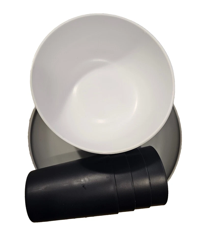 Juego de 6 platos grises de plástico Mainstays - 4 cuencos blancos - 4 tazas azules Foto 3 de 4