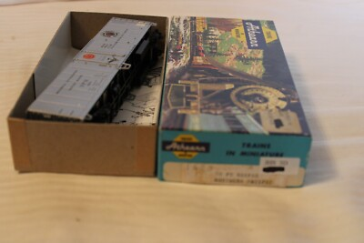 #ad HO Scale Athearn 50#x27; Box Car Northern Pacific Silver #498 1628 Built $30.00