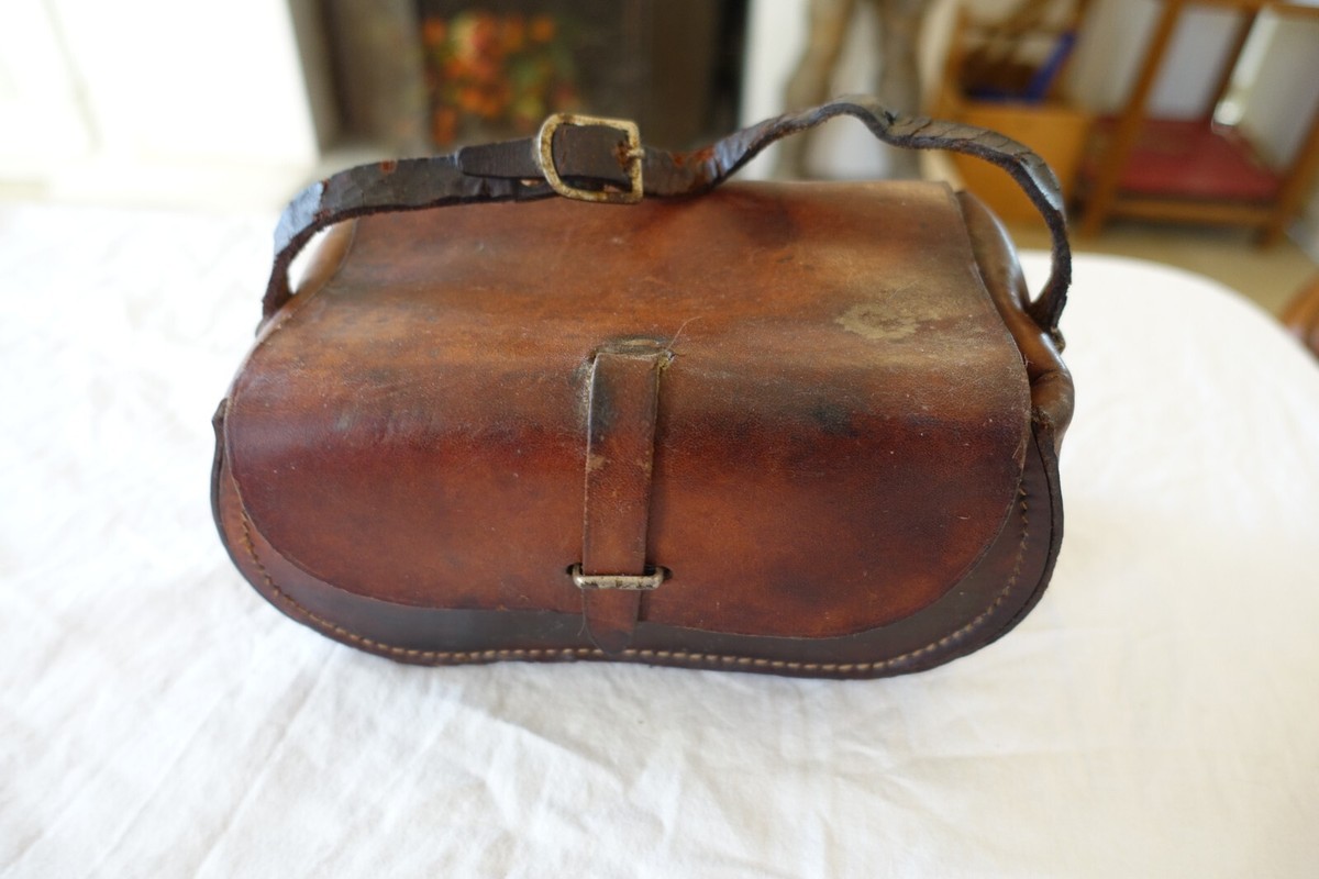 Anciennes Boules De Pétanque Dans Sac Lanière Cuir, 2 Boules Vintage, Déco