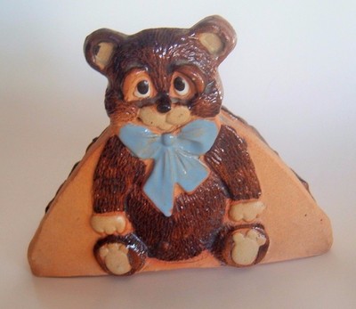 NAPKIN Holder Adorable Bear Vintage Pottery SIGNED Hindt kitsch woodland