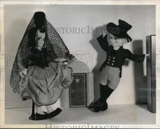 1939 Press Photo Two Lenart dolls an Irish Lad and a maid of old Castille