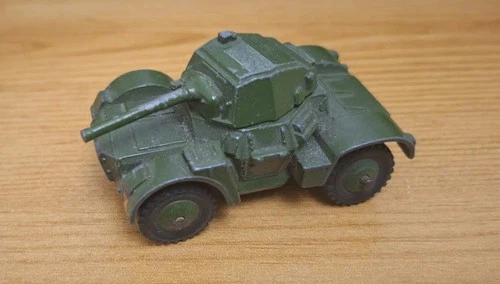 UNBOXED VINTAGE 1950's ORIGINAL DINKY TOYS No 670 - MILITARY GREEN ARMOURED CAR