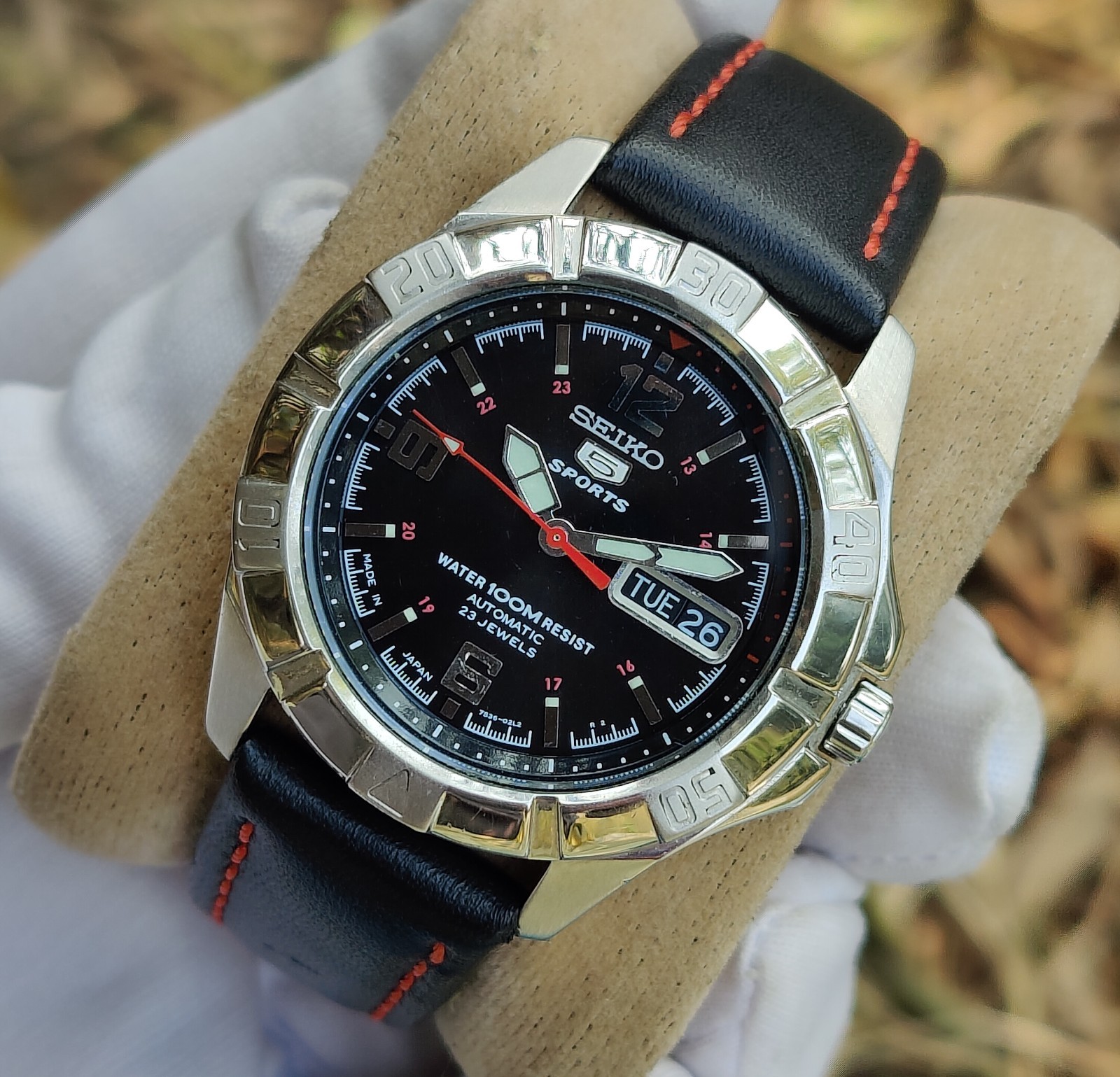 Automatic ''Black N-Mint Men 5 Seiko Day/Date 42mm Sporty Watch 7S36-01Y0 Dial'' - VintageWatches.PK Automatic ''Black N-Mint Men 5 Seiko Day/Date 42mm Sporty Watch 7S36-01Y0 Dial'' - vintagewatches.pk