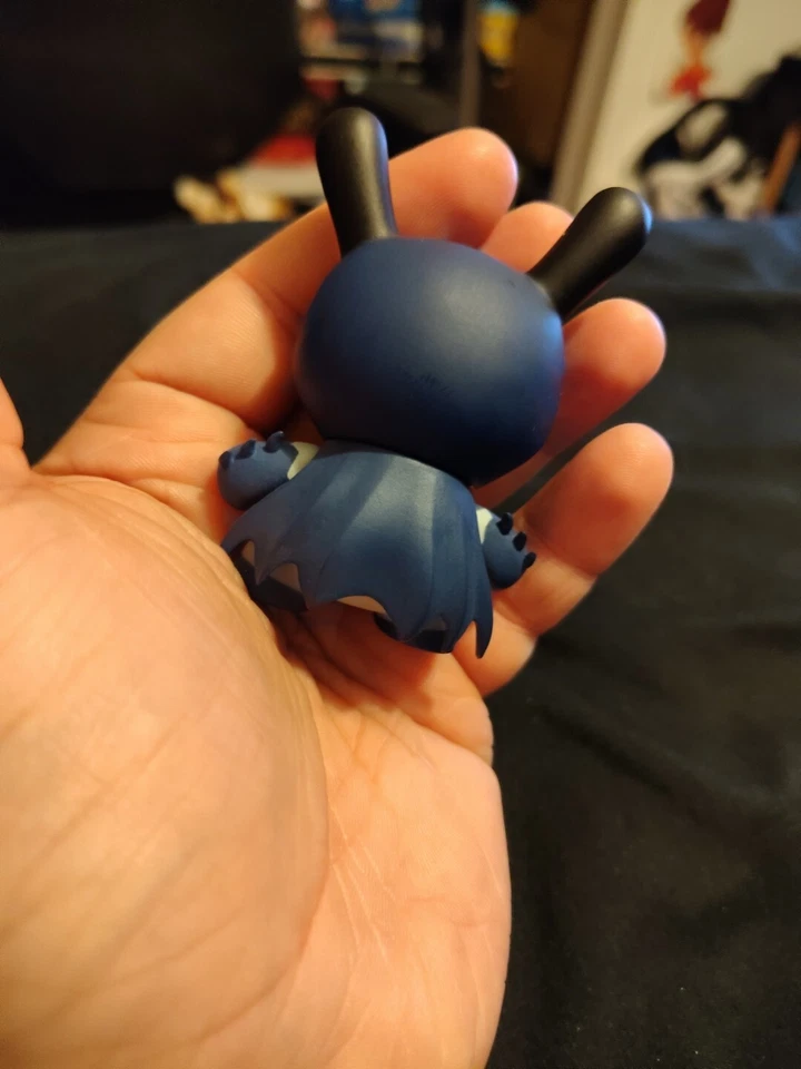 Minifigura de vinilo Batman X Kidrobot Batman Dunny DC Comics Foto 2 de 2