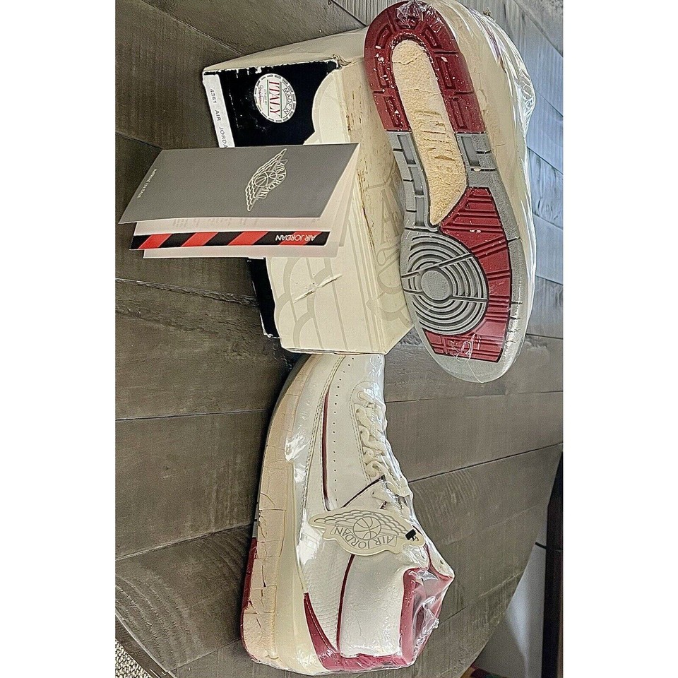 DEADSTOCK 1986 NIKE AIR JORDAN II SZ 10 WITH OG BOX & ACCESSORIES MADE