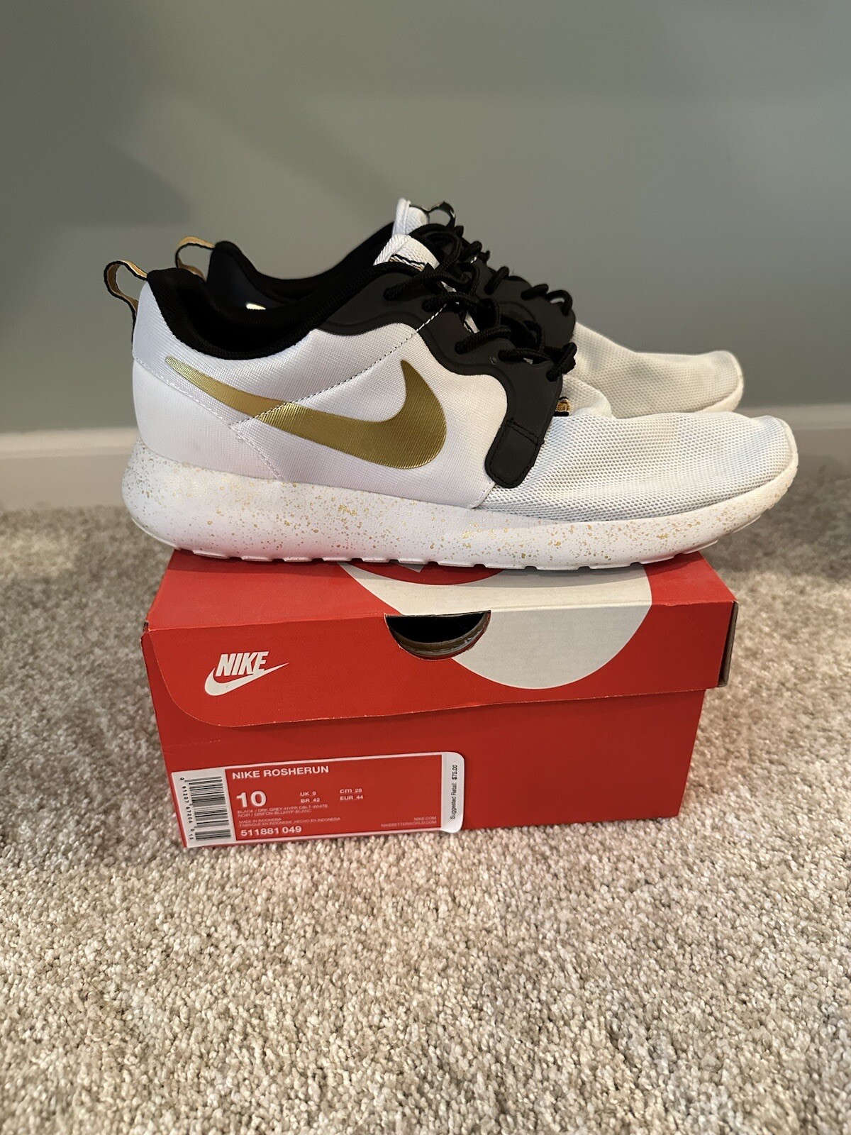 nike roshe gold trophy