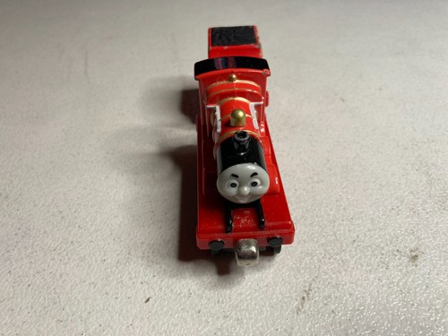 Thomas The Train JAMES Take Along and N Play Diecast Metal 2002 with Tender - Picture 4 of 11