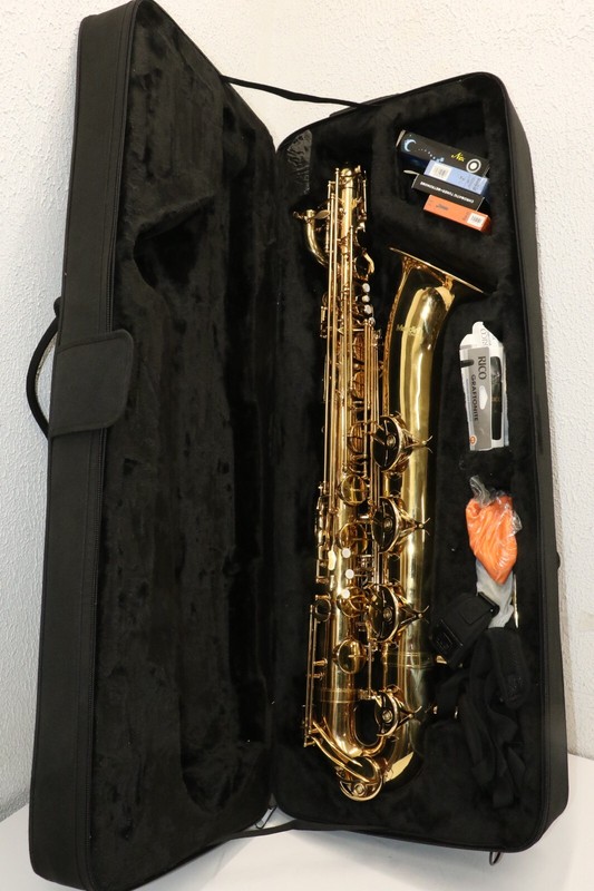 Mendini by Cecilio Lacquer Yellow Brass Intermediate E Flat Saxophone MBS-30l