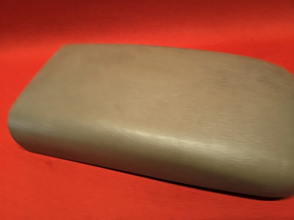 Buick Rainier Chevy Trailblazer GMC Envoy 2004 consola central reposabrazos tapa Foto 4 de 4