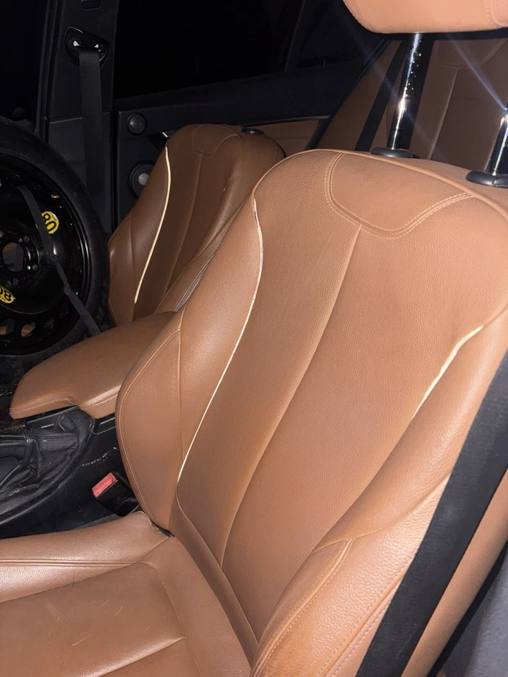 Assentos dianteiros e traseiros de couro BMW 340i 2016 cor caramelo em bom estado com - Imagem 2 de 4