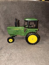 John Deere Tractor Model 4450 Diecast Metal Replica ERTL 1/16 Made in USA