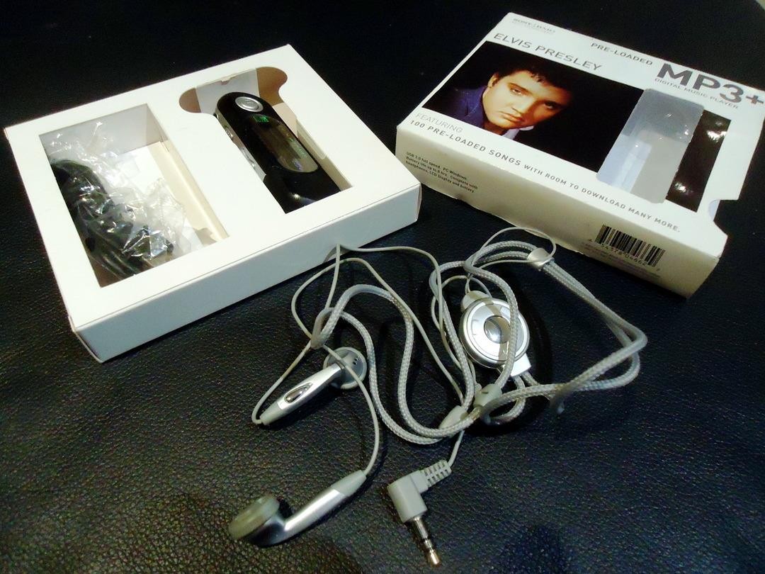 RARE ELVIS PRESLEY BOXSET MP3 PLAYER & HEADPHONE PROTOTYPE? UNREFERENCED BARCODE