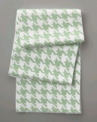 Houndstooth Table Runner Green Room Essentials 14''x72'' NEW