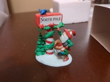 Dept 56 Heritage Village Trimming the North Pole 5608-1 Accessory Christmas Elf