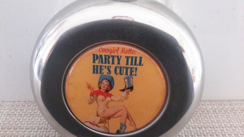 Lucy Lu Cowgirl Flachmann 5oz rund Edelstahl Schraubverschluss Hüfttasche gebraucht - Bild 2 von 8