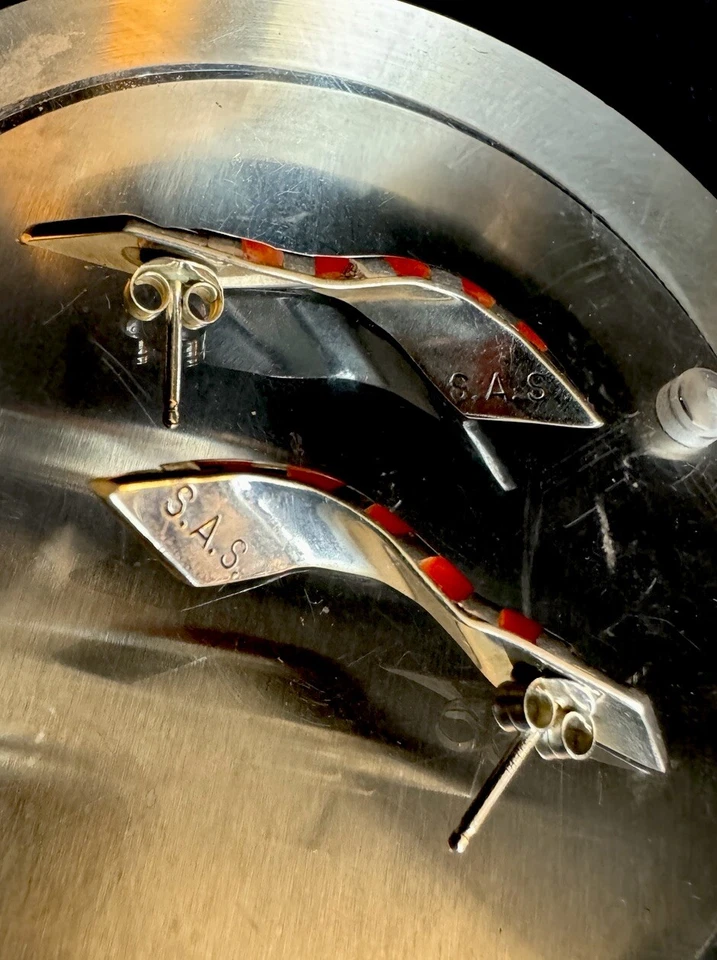 Pendientes espirales con incrustaciones de coral de plata esterlina Zuni artesanales hechos a mano estampados SAS Foto 4 de 4