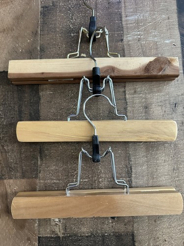 Menge 3 Stück Holz Kleiderbügel ~ Hosen ~ Rock ~ rutschfest ~ 9" 10" 9" - Bild 2 von 6