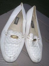 BALLY Style Flex Vintage low Heel Pumps Antique White Size 7M- VINTAGE