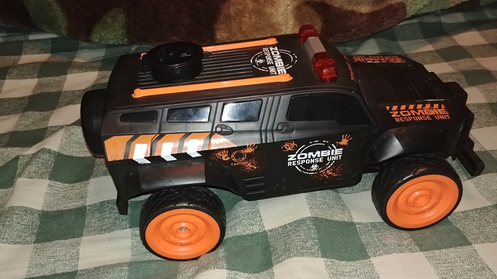 Maisto R/C Voice Defender Radio Control Zombie Response Unit Vehicle only