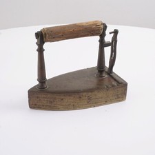 Messing Bügeleisen Plätteisen massiv mit Holzgriff 1435 g Antik