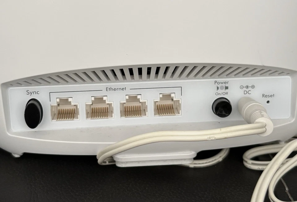 NETGEAR Orbi RBR50v2 White Tri-band AC3000 Router Plus Satellite - Image 4 of 4