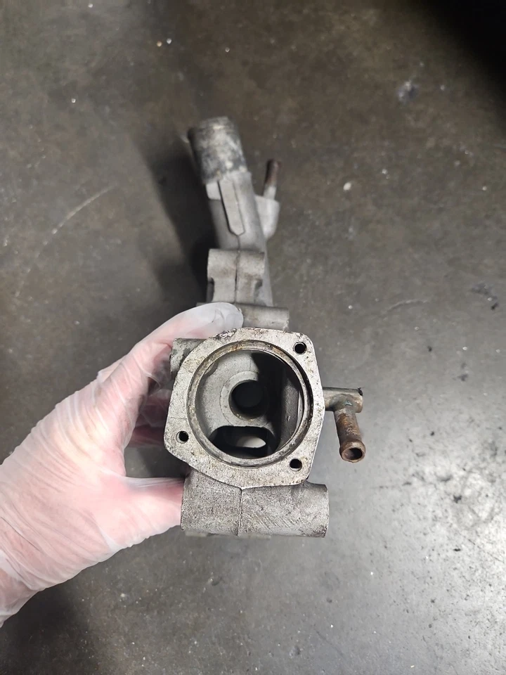 Mazda RX7 1989 carcasa de bomba de agua Foto 3 de 4