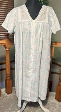 Vtg Adonna Women's Housecoat Duster Robe Floral Embroidery Snaps Cotton Blend L