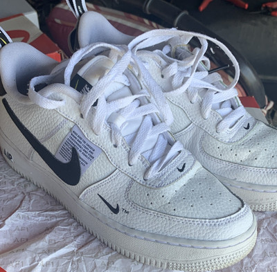 Nike Air Force 1 LV8 (GS) Athletic Sneakers